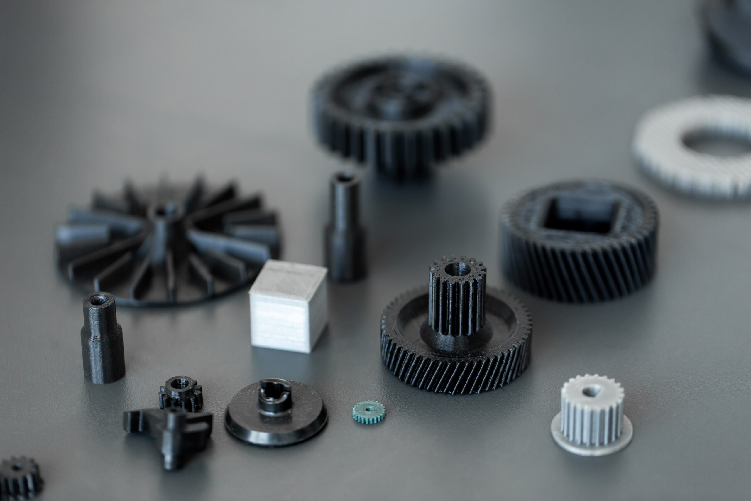 Reverse Engineering: rekonstruiertes Bauteil neben dem Original